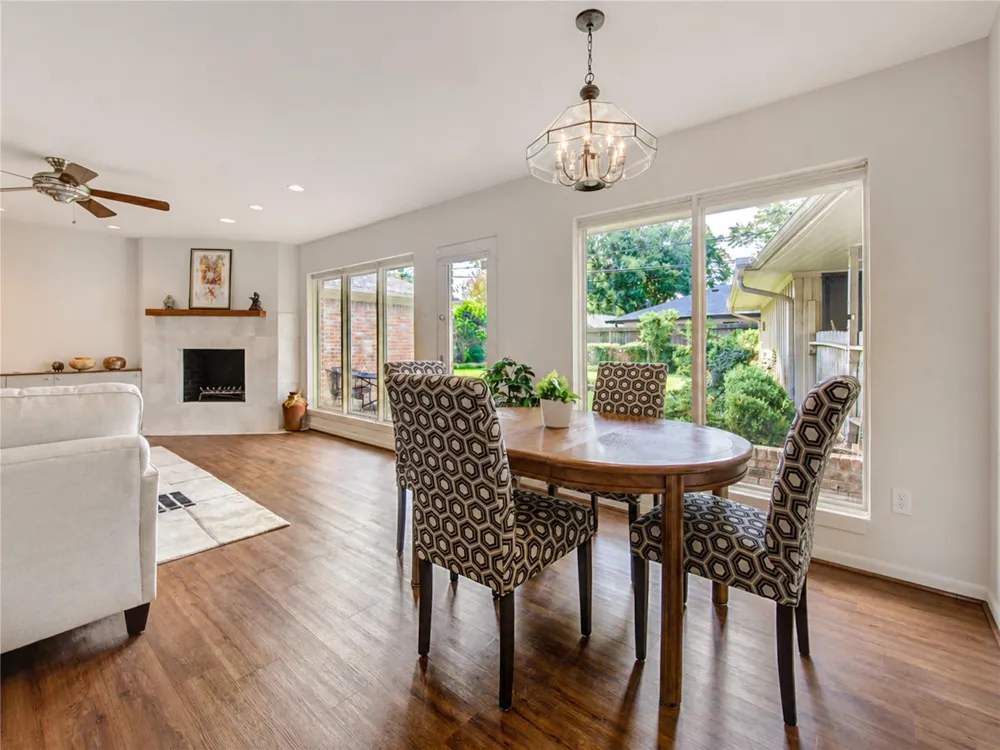 5107 Queensloch Houston, TX 77096
