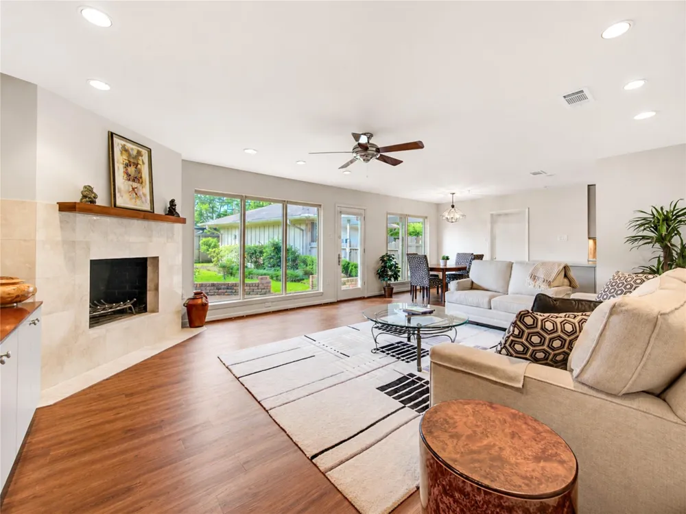 5107 Queensloch Houston, TX 77096