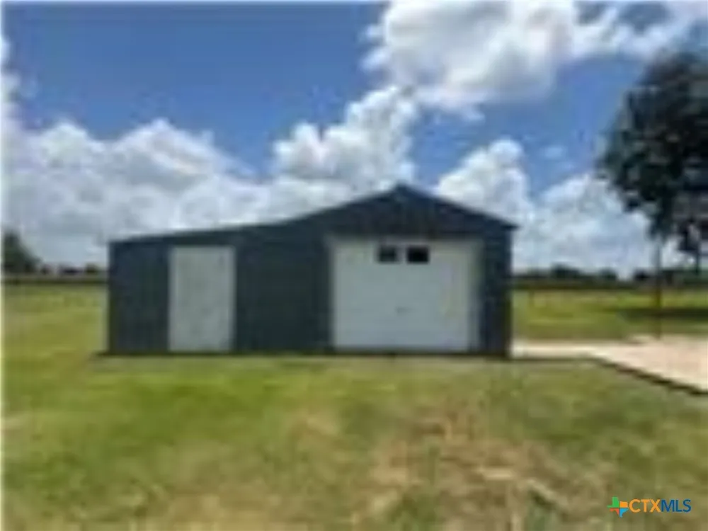 1331 County Road 313 Road Louise, TX 77455