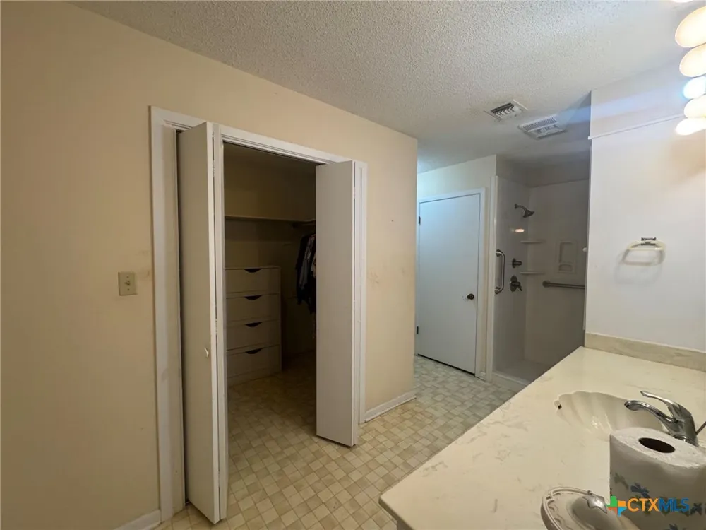 1331 County Road 313 Road Louise, TX 77455