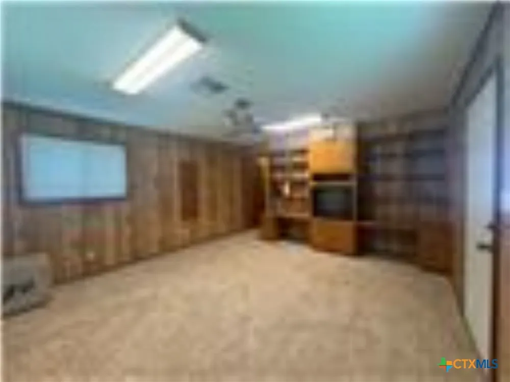 1331 County Road 313 Road Louise, TX 77455