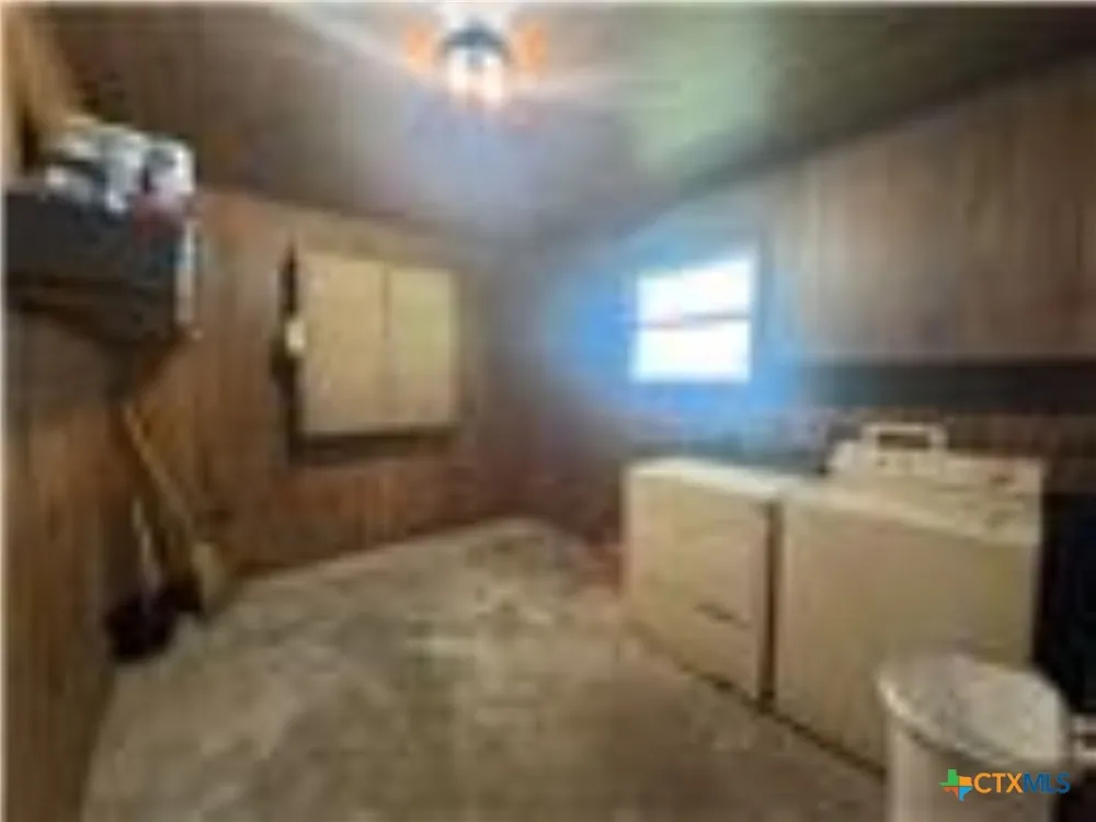 1331 County Road 313 Road Louise, TX 77455