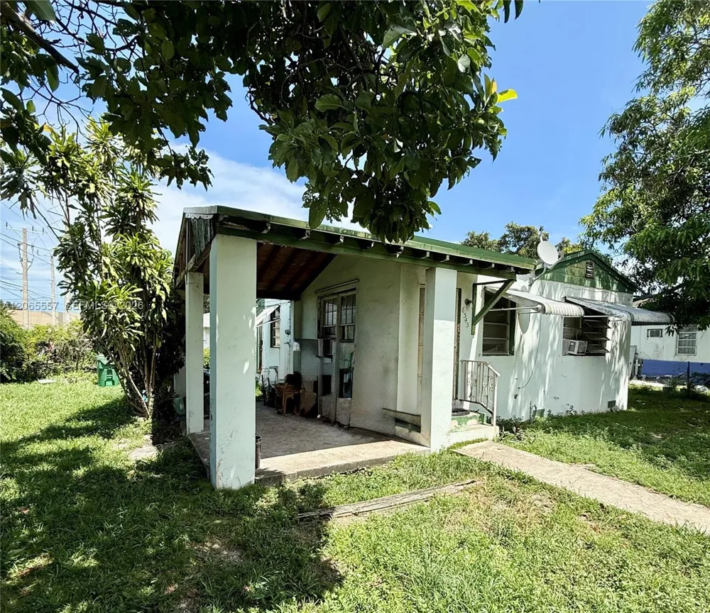 6545 NW 6th Ave Miami, FL 33150