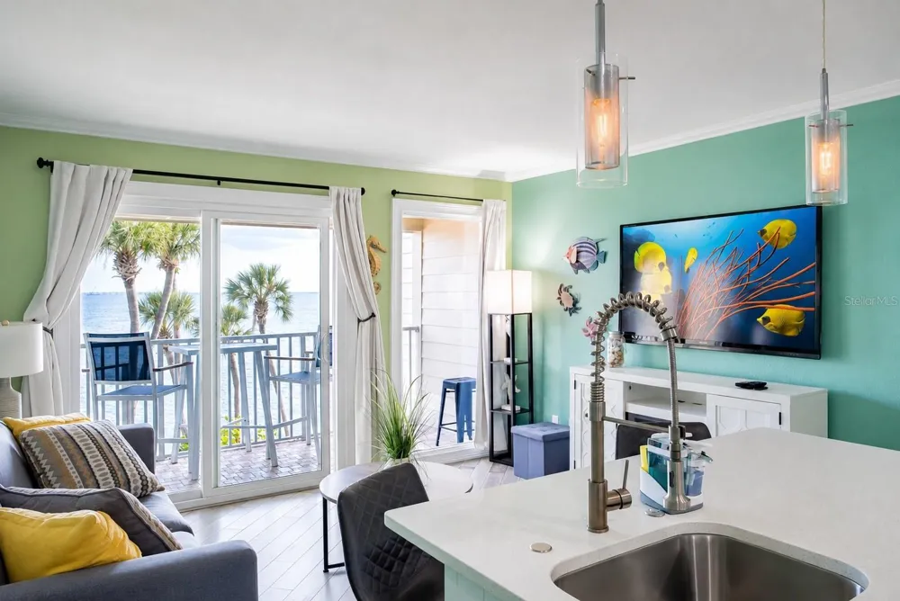 2506 ROCKY POINT DRIVE #331 Tampa, FL 33607