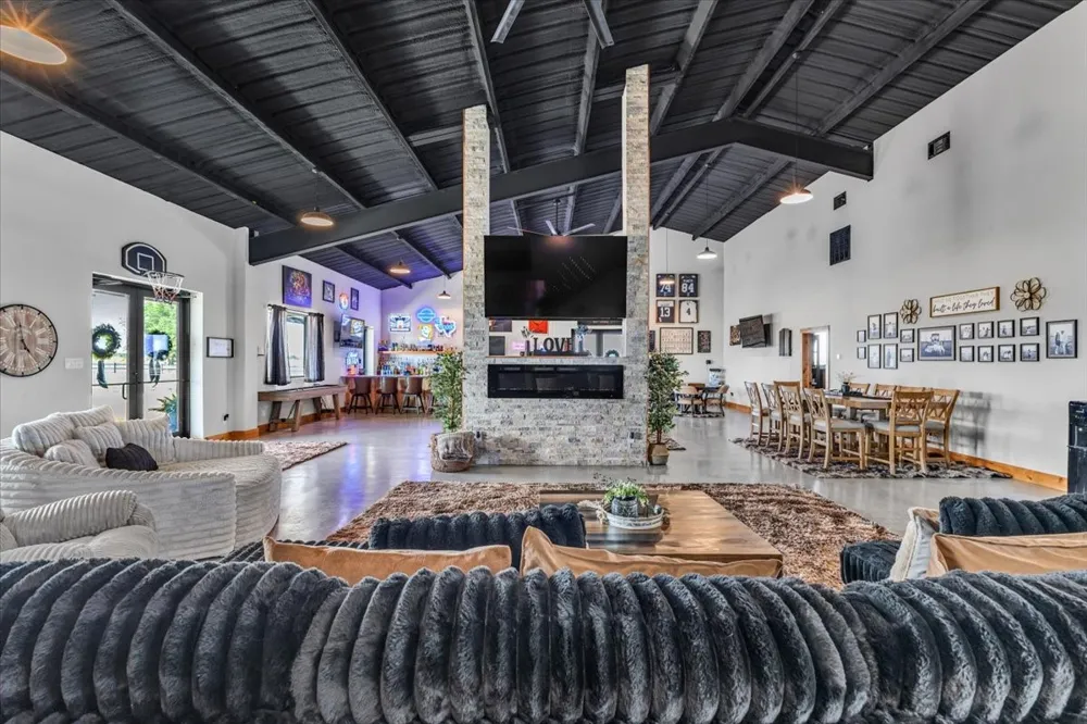 201 Private Road 107 Blum, TX 76627