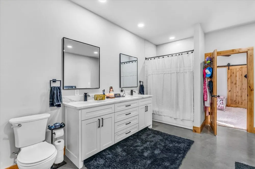 201 Private Road 107 Blum, TX 76627
