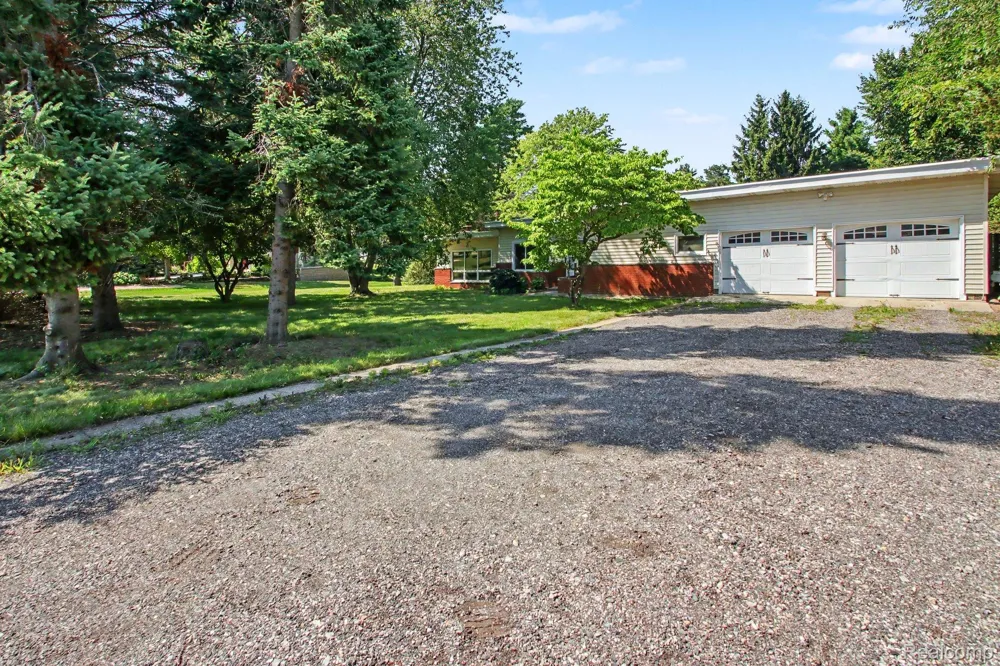 7800 W Sharpe Road Handy Township, MI 48836