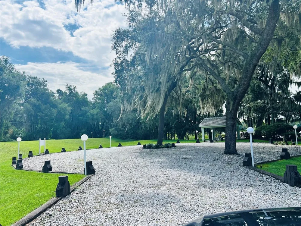 806 WINDERMERE BOULEVARD Inverness, FL 34453