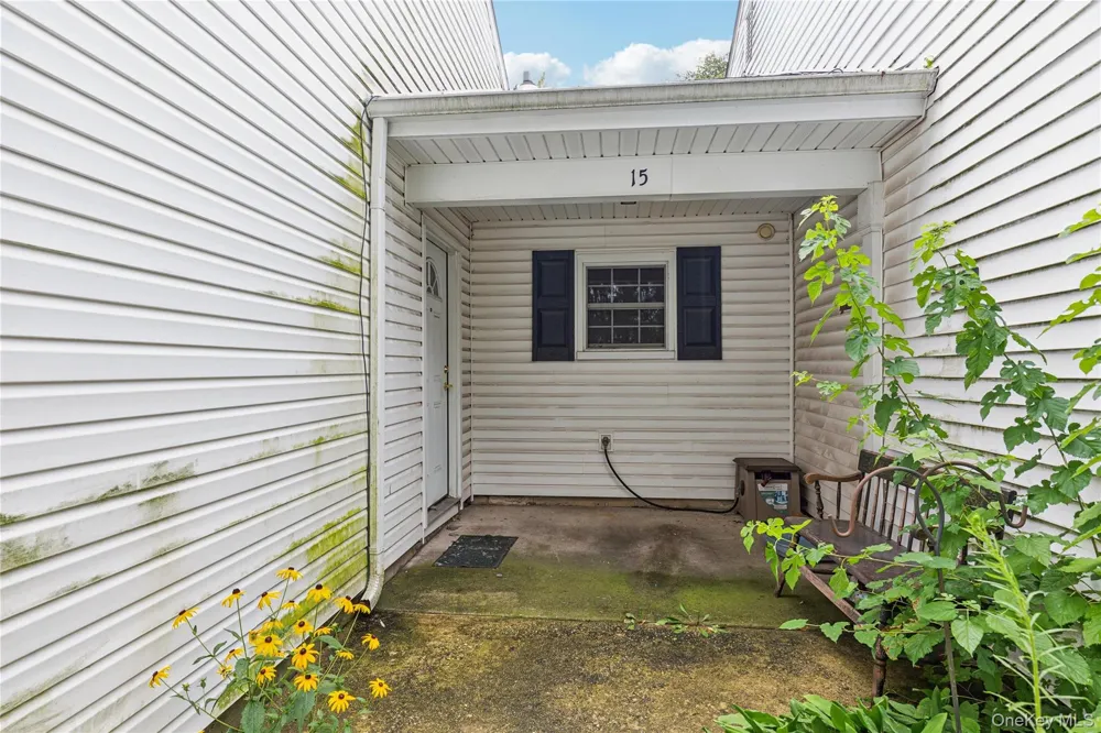 15 Forge Lane Coram, NY 11727