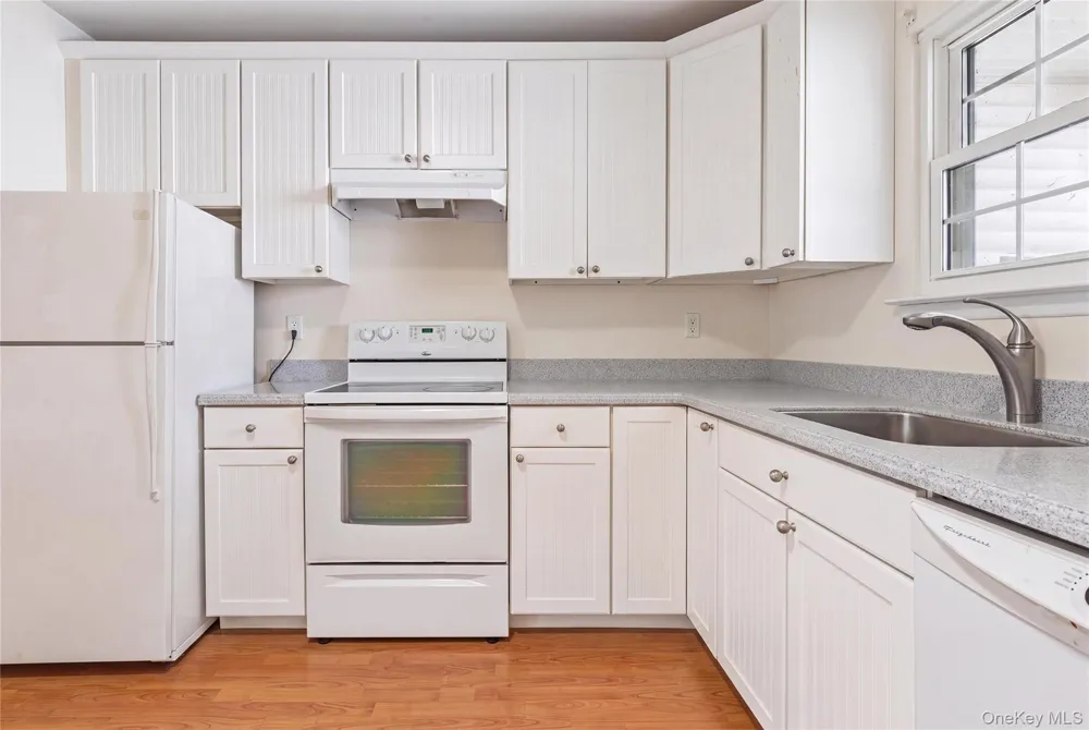 15 Forge Lane Coram, NY 11727