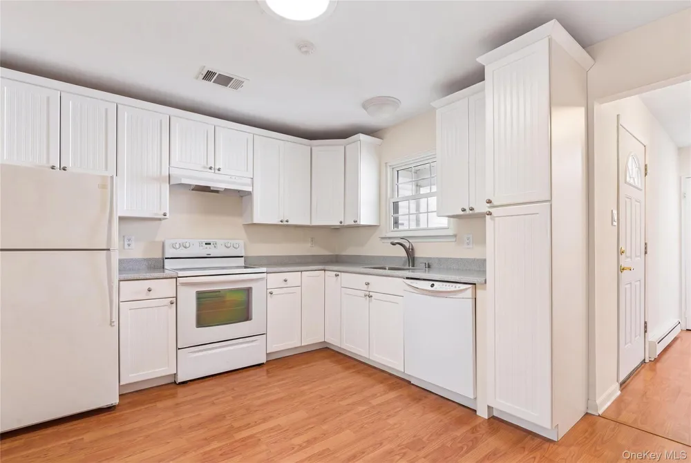 15 Forge Lane Coram, NY 11727