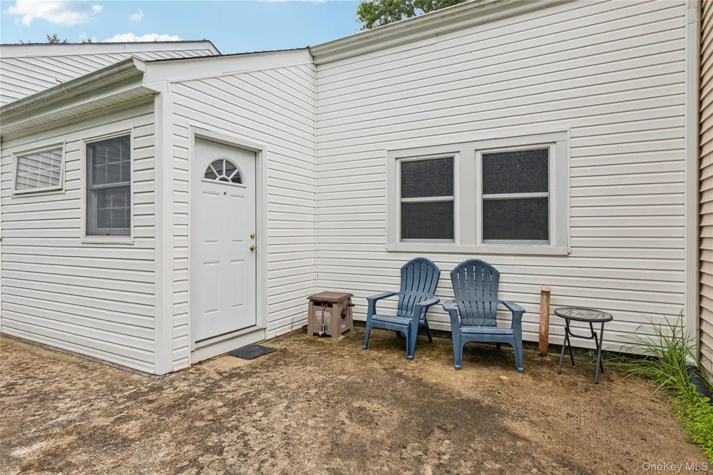 15 Forge Lane Coram, NY 11727