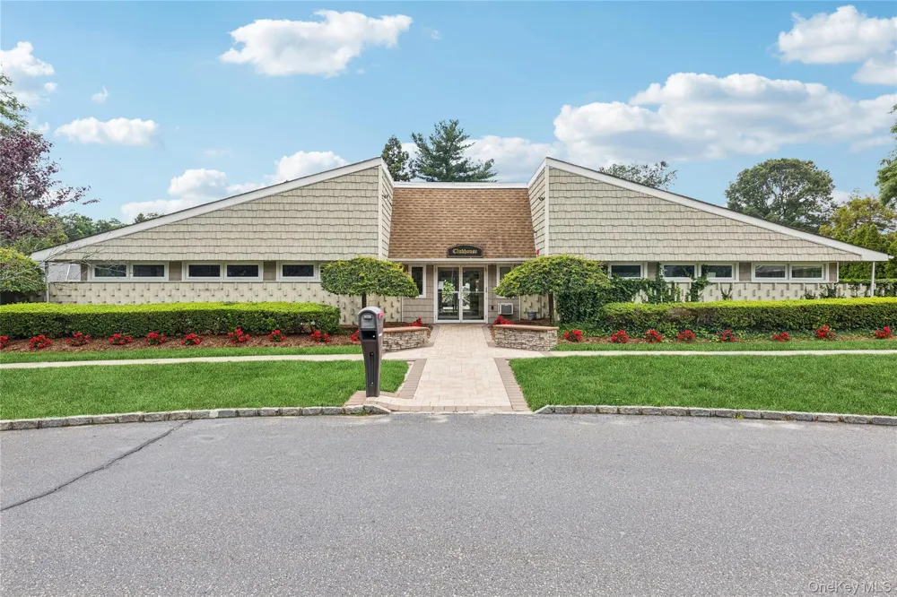15 Forge Lane Coram, NY 11727