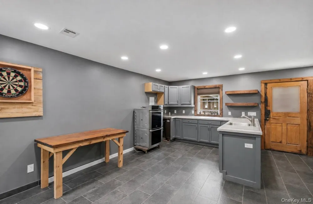 290 Route 17K Bloomingburg, NY 12721