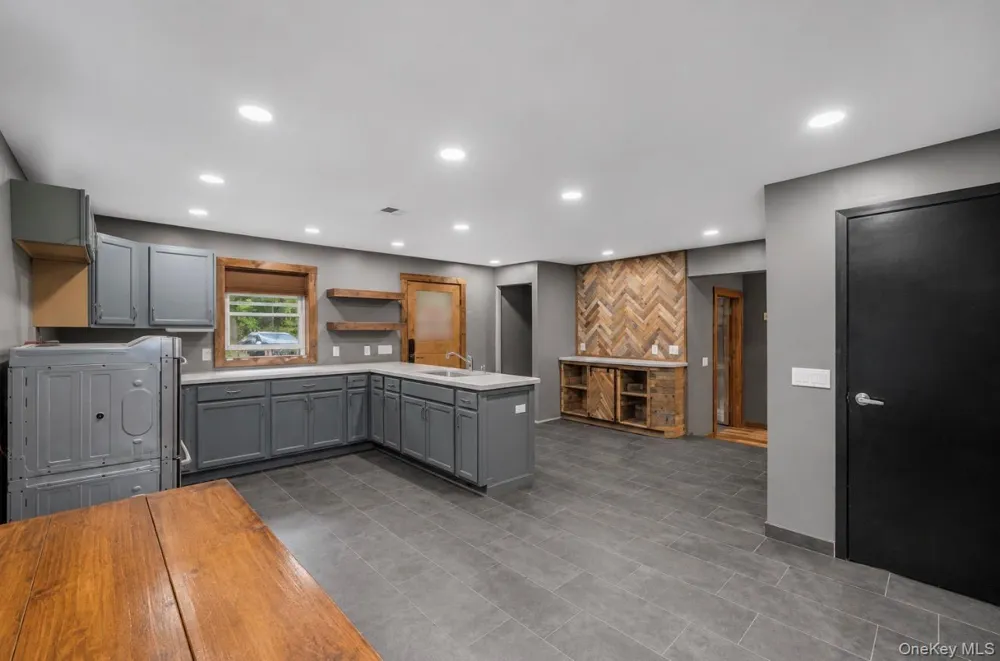 290 Route 17K Bloomingburg, NY 12721