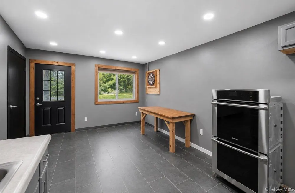 290 Route 17K Bloomingburg, NY 12721