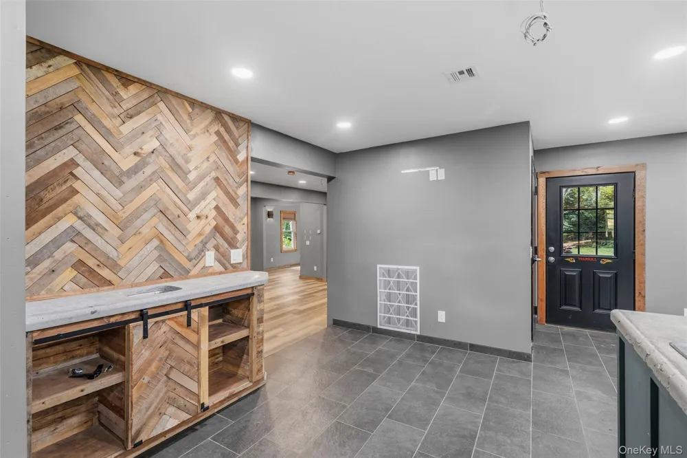 290 Route 17K Bloomingburg, NY 12721
