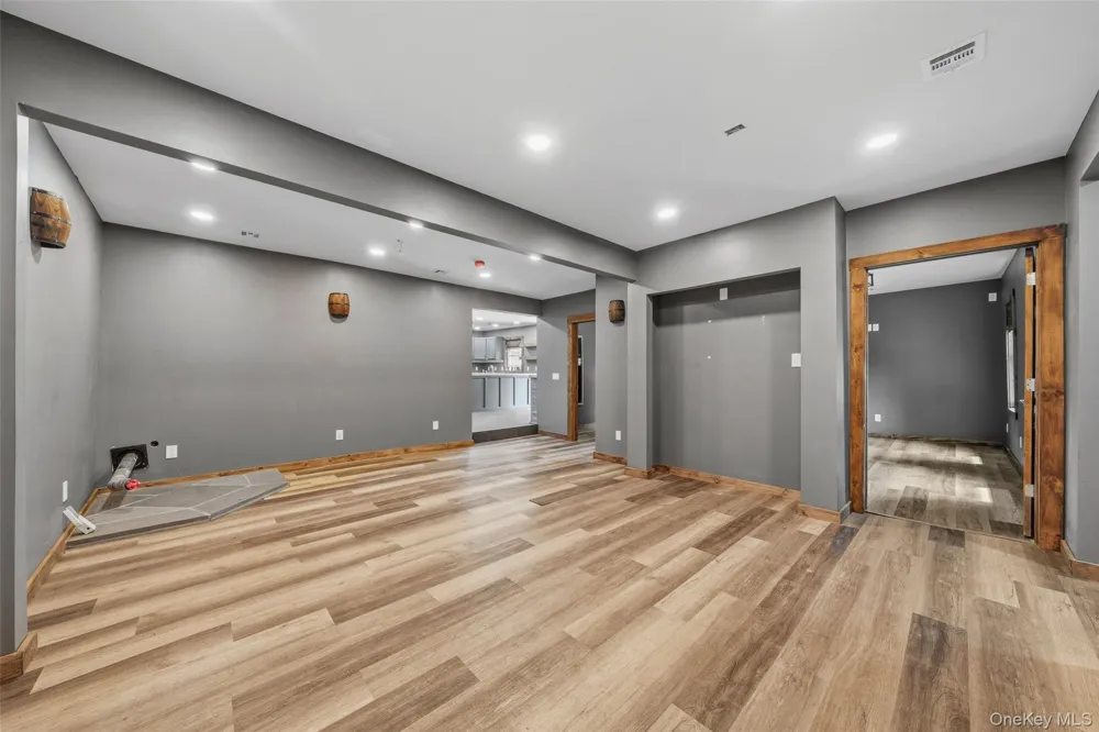 290 Route 17K Bloomingburg, NY 12721