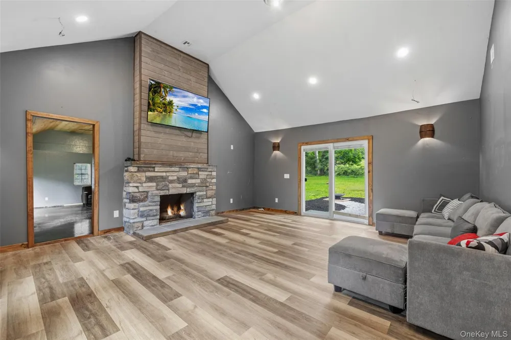 290 Route 17K Bloomingburg, NY 12721