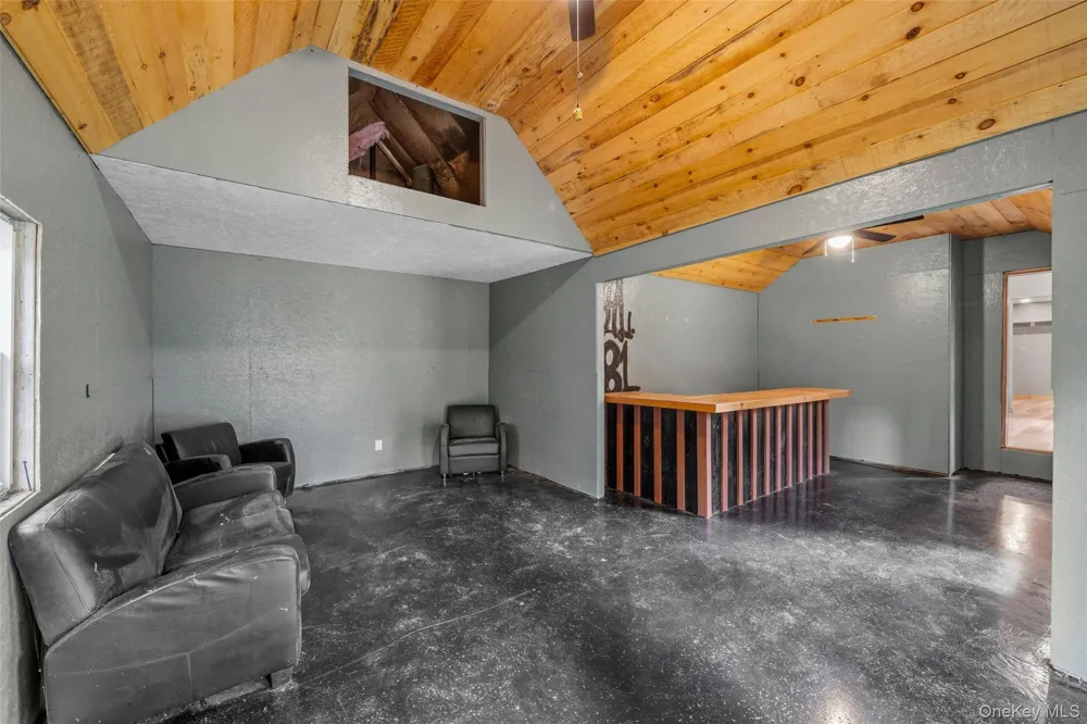 290 Route 17K Bloomingburg, NY 12721