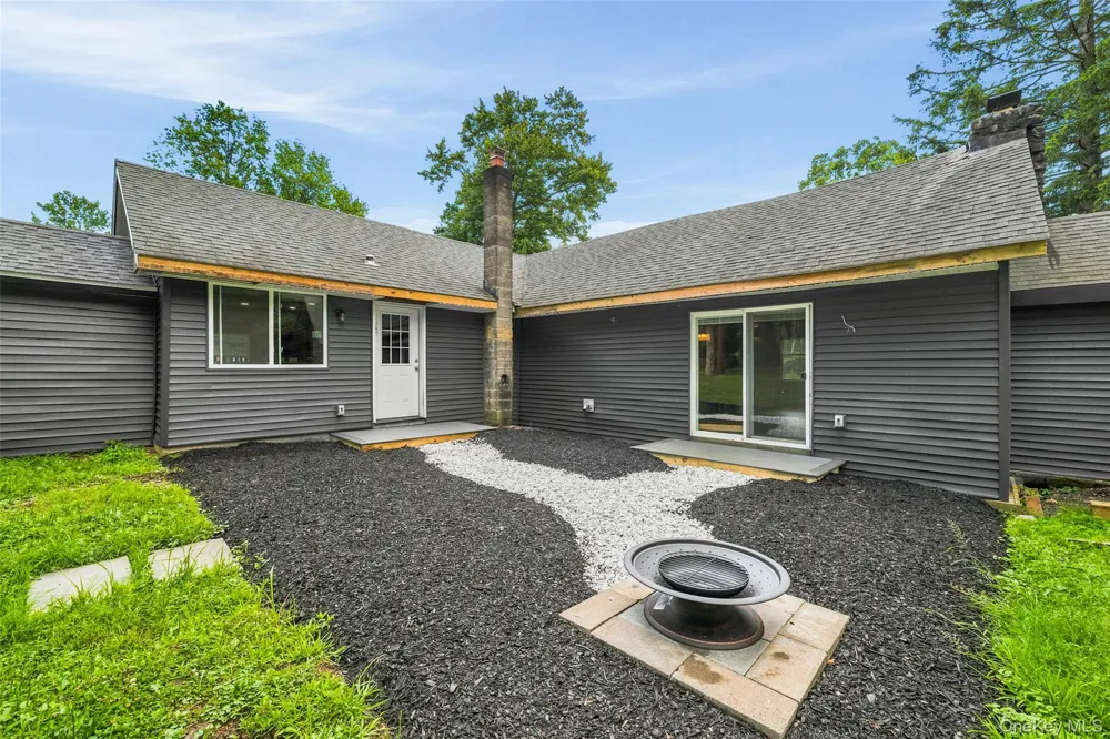 290 Route 17K Bloomingburg, NY 12721