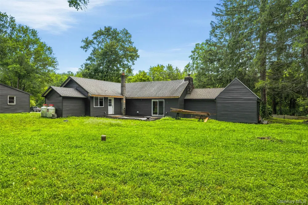 290 Route 17K Bloomingburg, NY 12721
