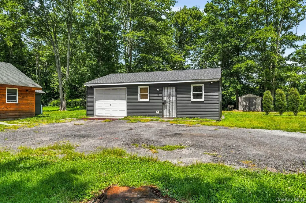 290 Route 17K Bloomingburg, NY 12721