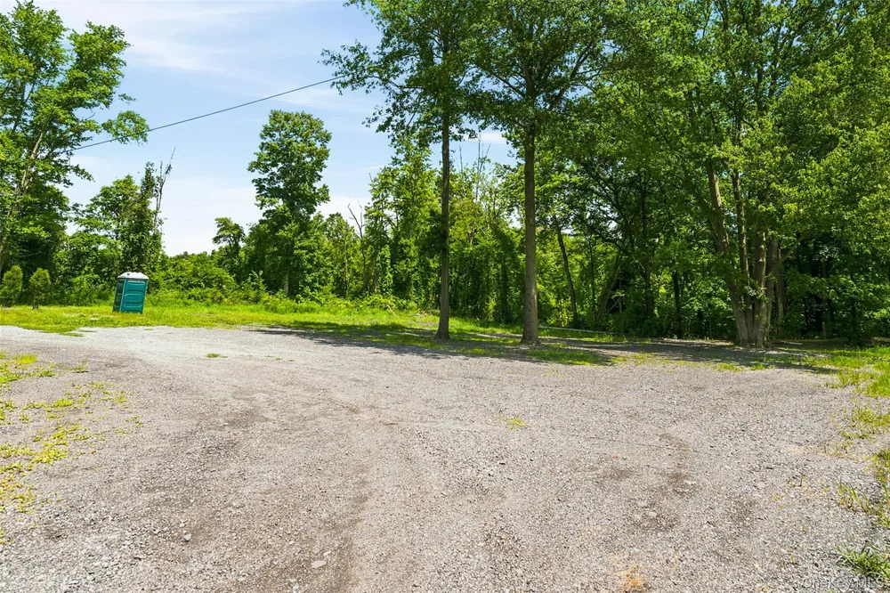 290 Route 17K Bloomingburg, NY 12721