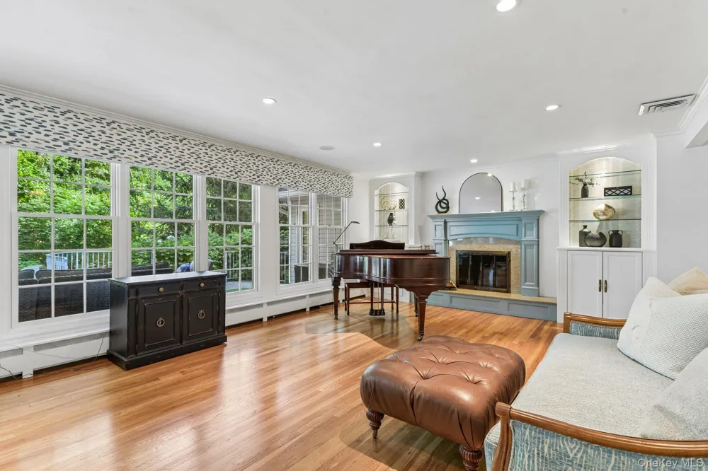24 Vanad Drive East Hills, NY 11576