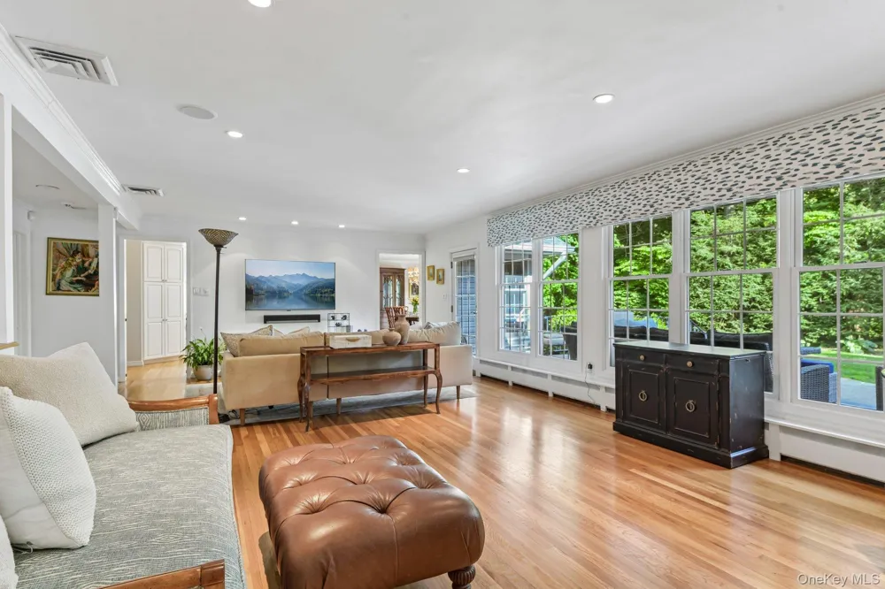 24 Vanad Drive East Hills, NY 11576