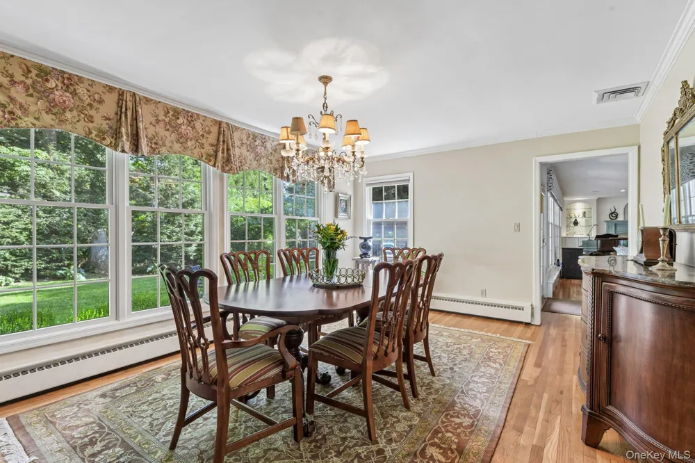 24 Vanad Drive East Hills, NY 11576