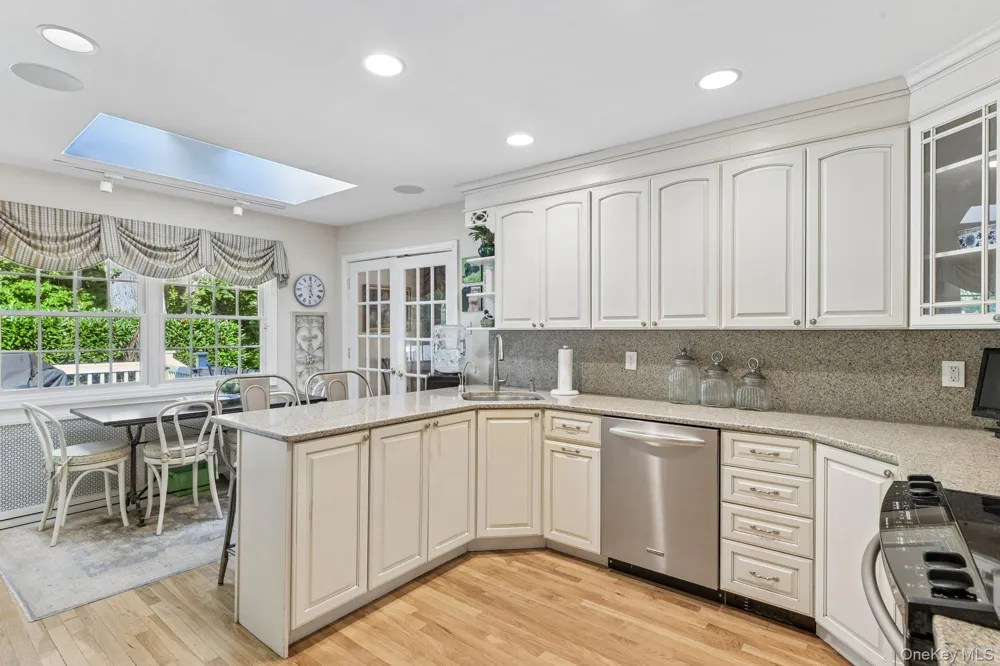 24 Vanad Drive East Hills, NY 11576