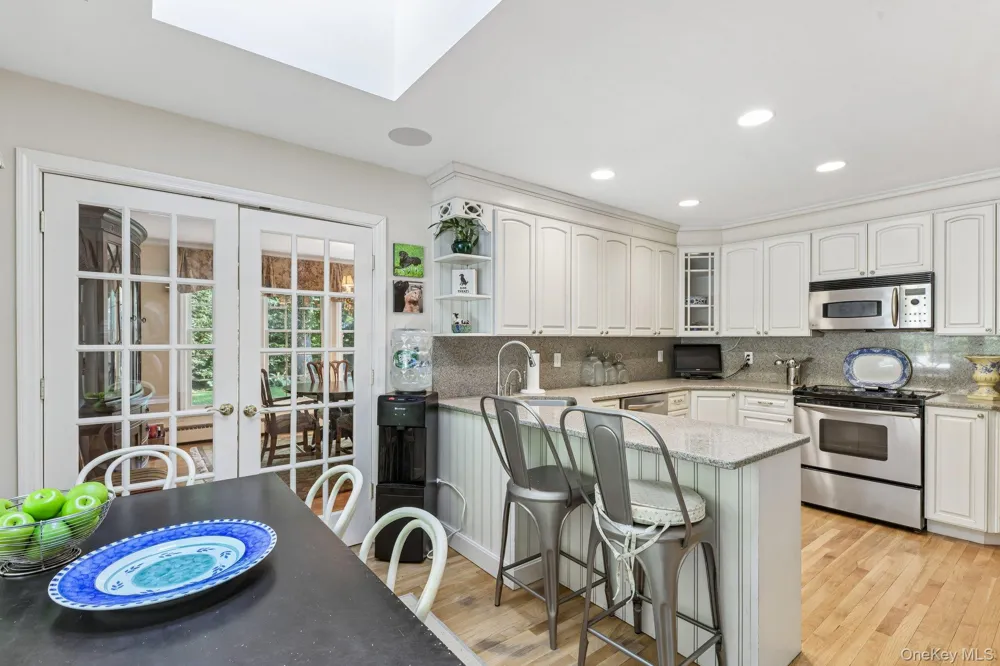 24 Vanad Drive East Hills, NY 11576