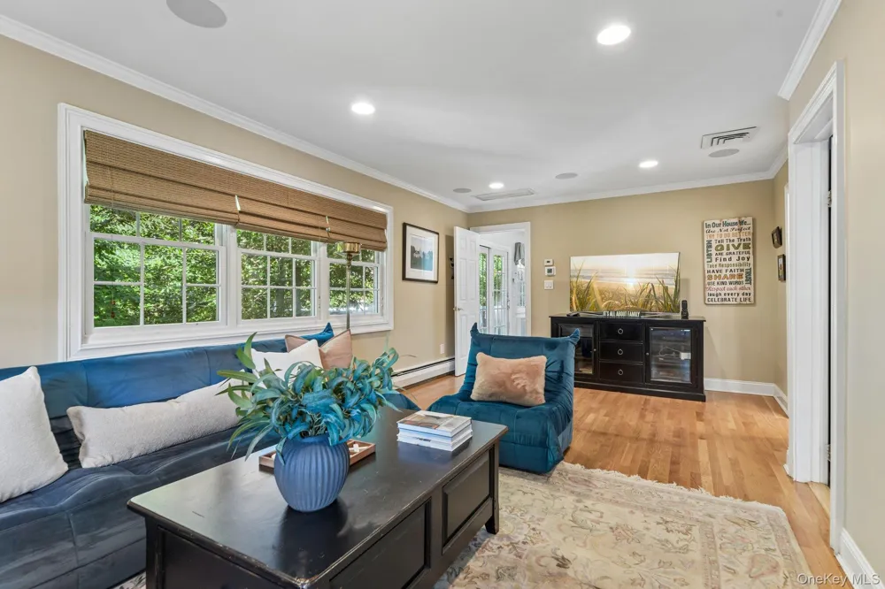 24 Vanad Drive East Hills, NY 11576