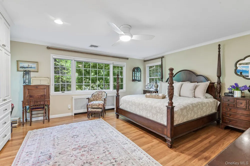24 Vanad Drive East Hills, NY 11576