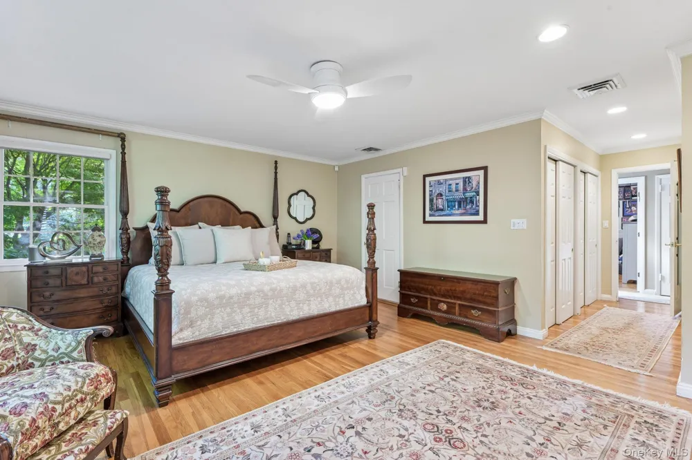 24 Vanad Drive East Hills, NY 11576
