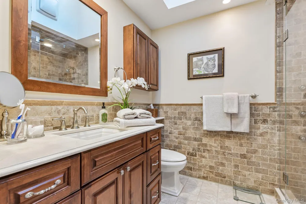 24 Vanad Drive East Hills, NY 11576