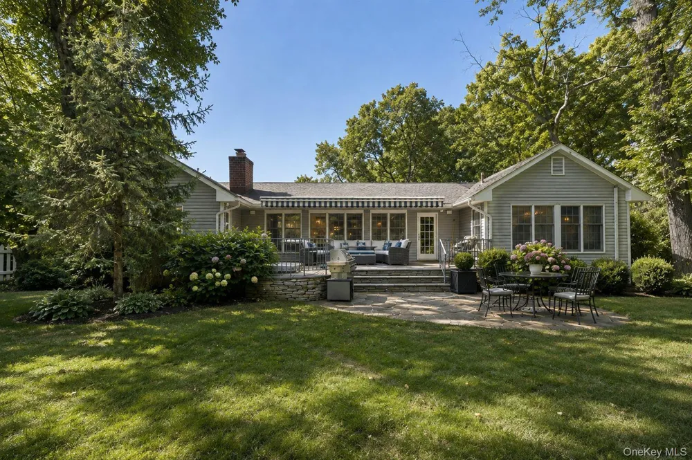 24 Vanad Drive East Hills, NY 11576