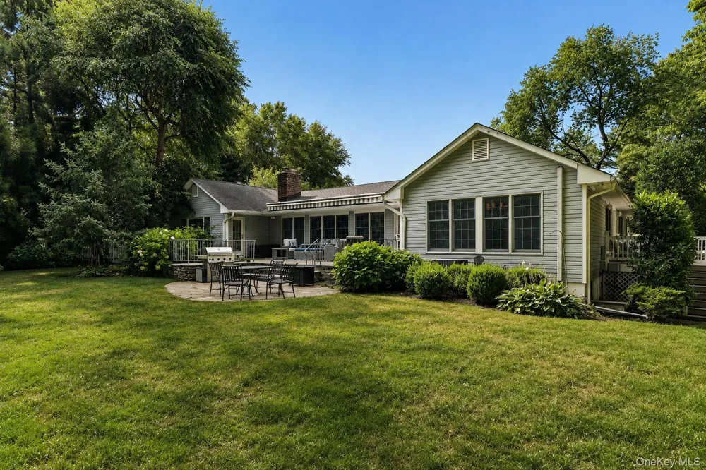 24 Vanad Drive East Hills, NY 11576