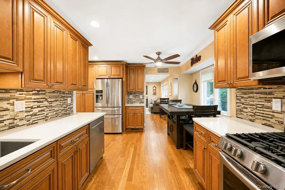 18 Cornell Lane Hicksville, NY 11801