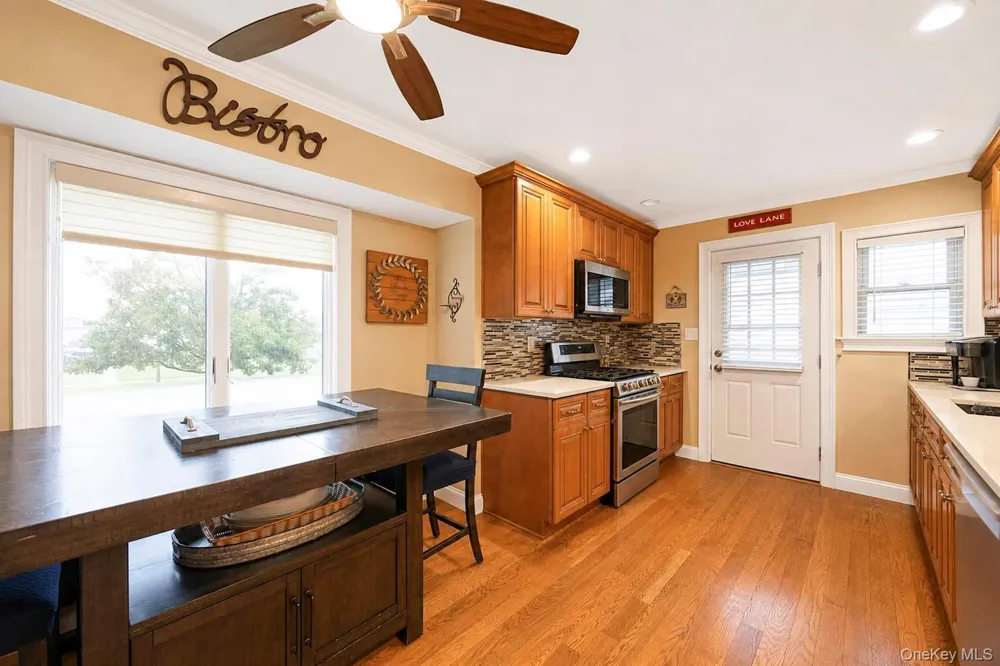 18 Cornell Lane Hicksville, NY 11801