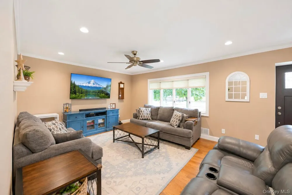 18 Cornell Lane Hicksville, NY 11801
