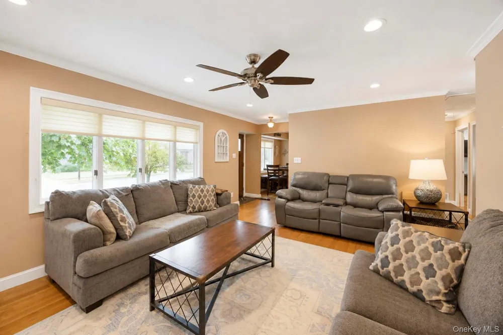 18 Cornell Lane Hicksville, NY 11801