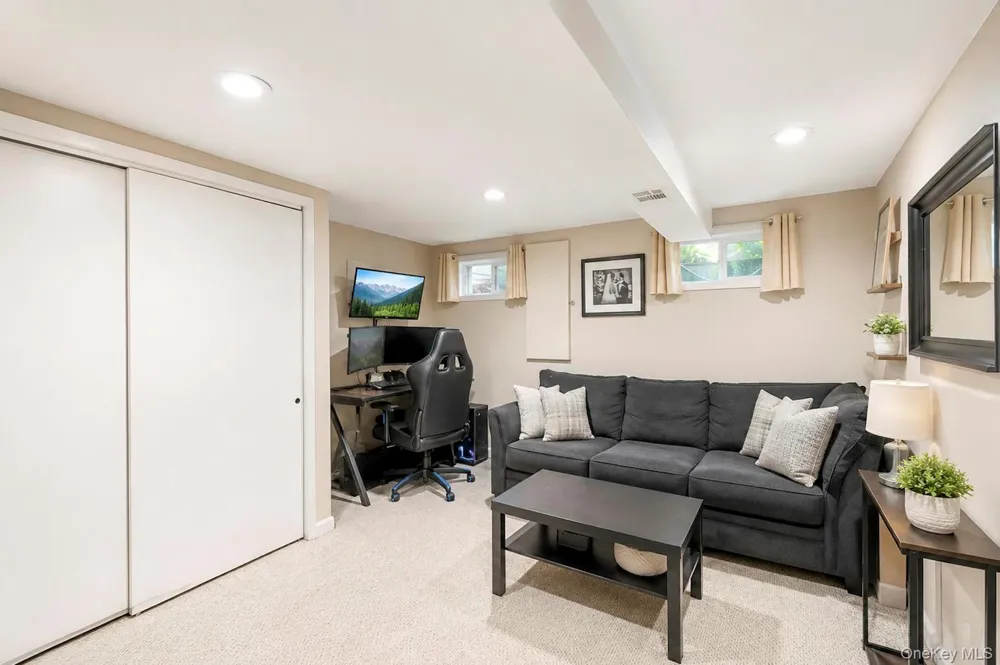 18 Cornell Lane Hicksville, NY 11801