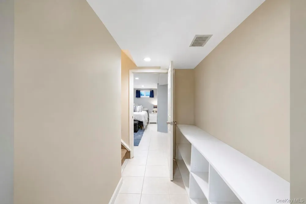18 Cornell Lane Hicksville, NY 11801