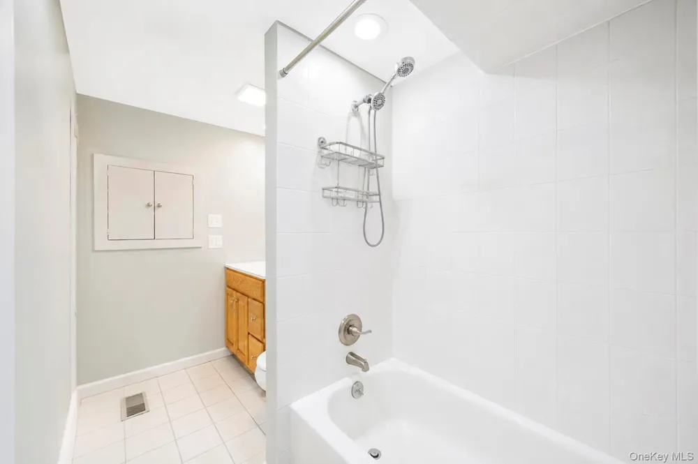 18 Cornell Lane Hicksville, NY 11801