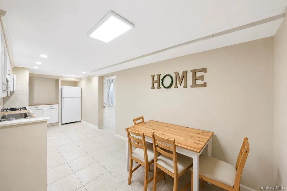 18 Cornell Lane Hicksville, NY 11801