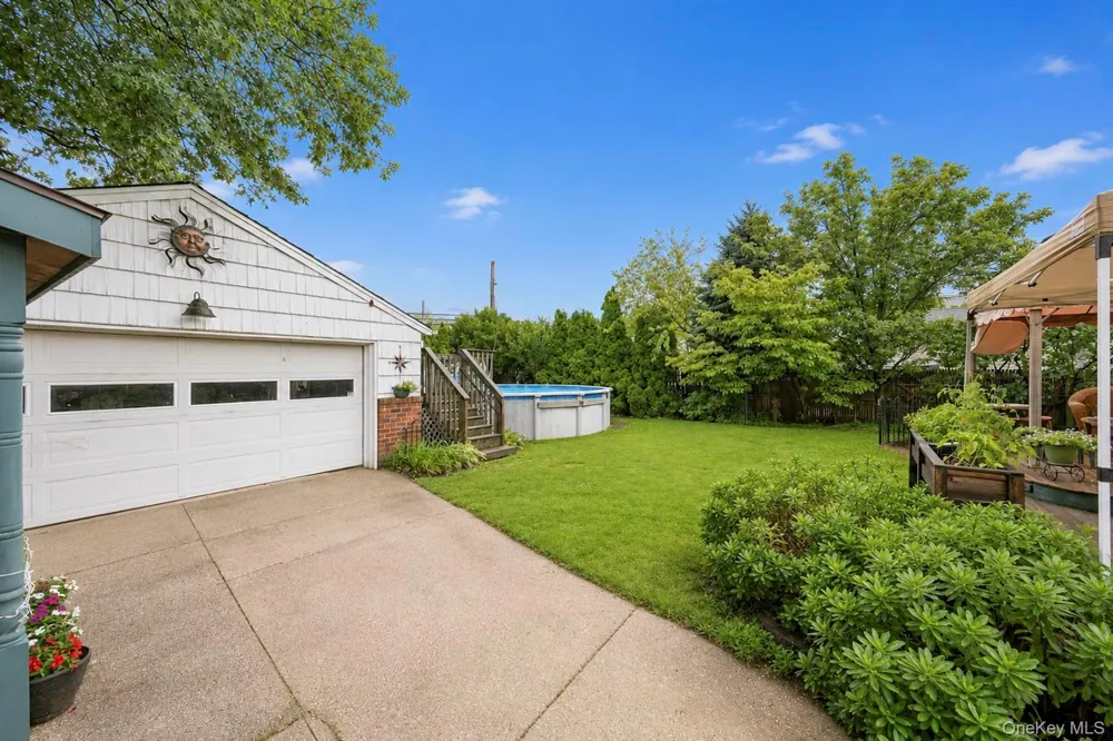 18 Cornell Lane Hicksville, NY 11801