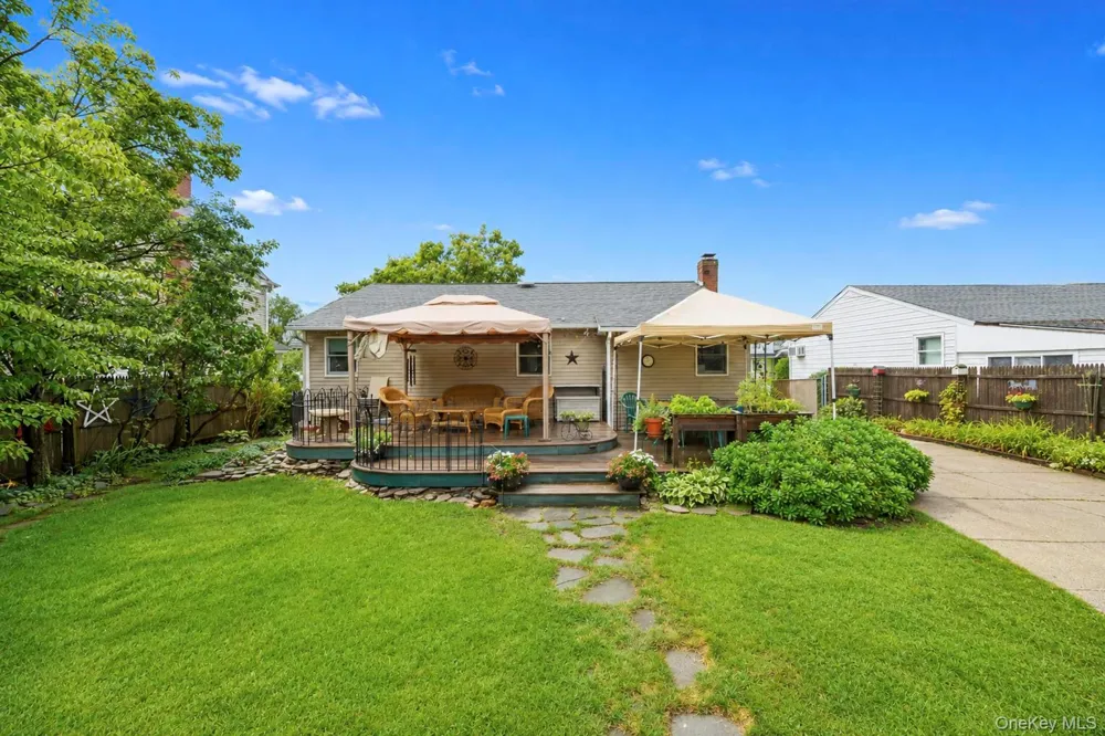 18 Cornell Lane Hicksville, NY 11801
