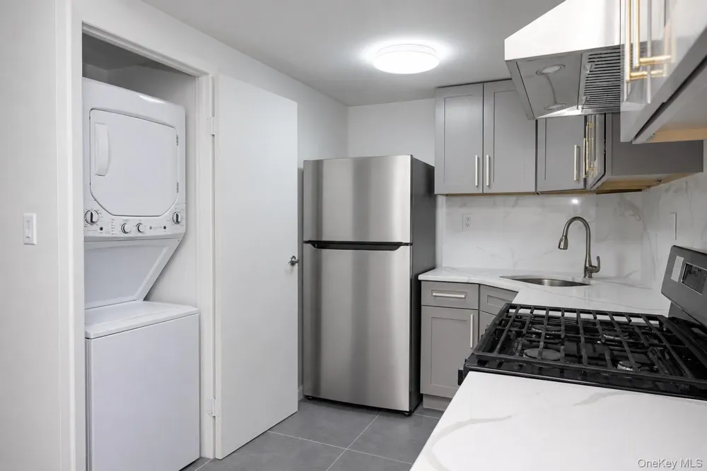 14434 37th Avenue #402 Flushing, NY 11354